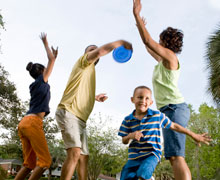 Family playing frisbee