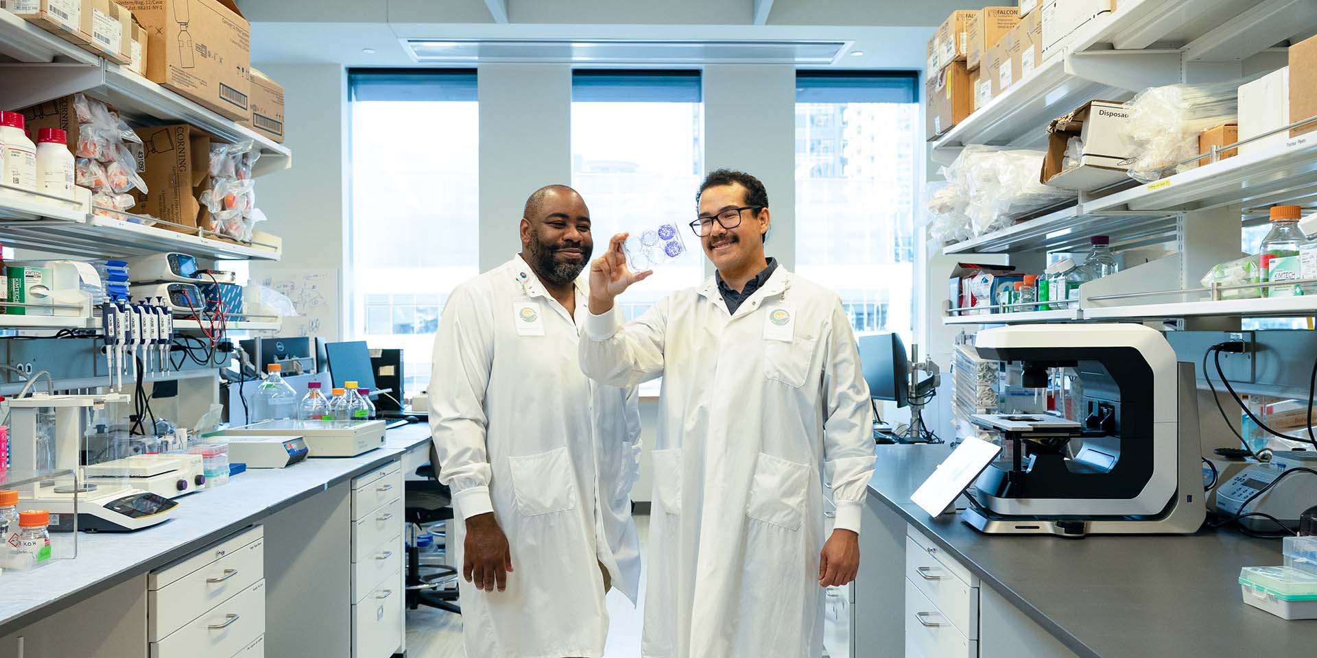 Invent at Seattle Children’s mentor Dr. Myron Evans looks at a lab sample with scholar Dr. Stephen Carney 
